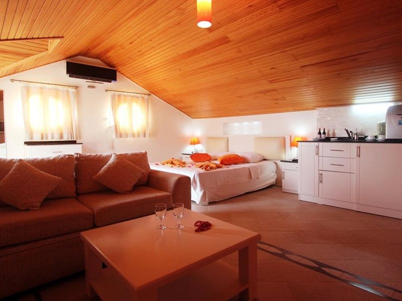 Golden Life Heights Deluxe Suit Hotel 278364