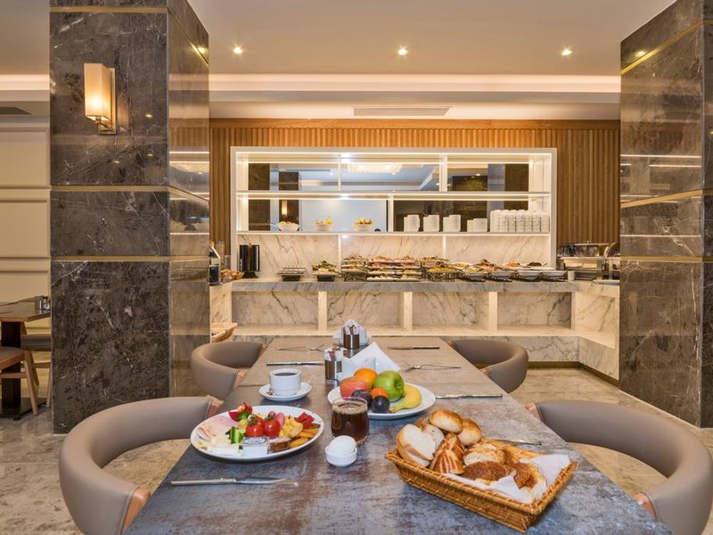 Golden Royal Hotel 271840