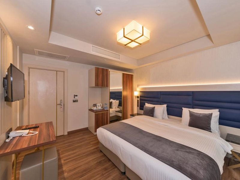 Golden Royal Hotel 271845