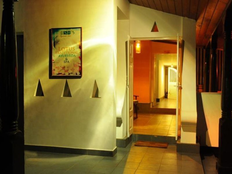 Golden Star Beach Hotel  107560