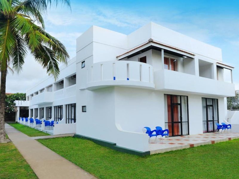 Golden Star Beach Hotel  107571