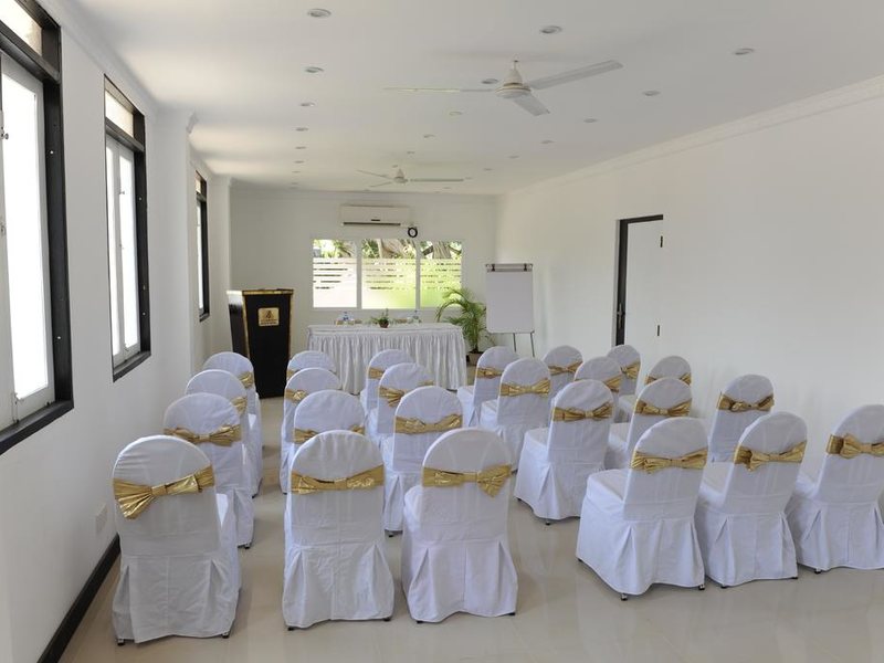 Golden Star Beach Hotel  107572