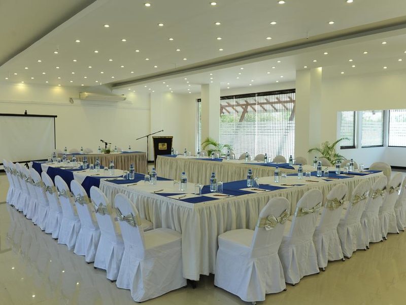 Golden Star Beach Hotel  107574