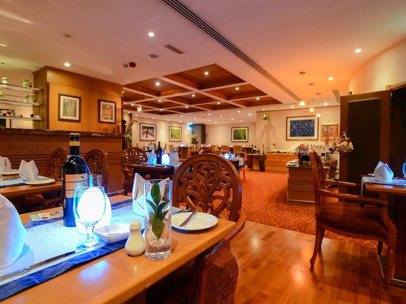 Golden Tulip Al Barsha 275400