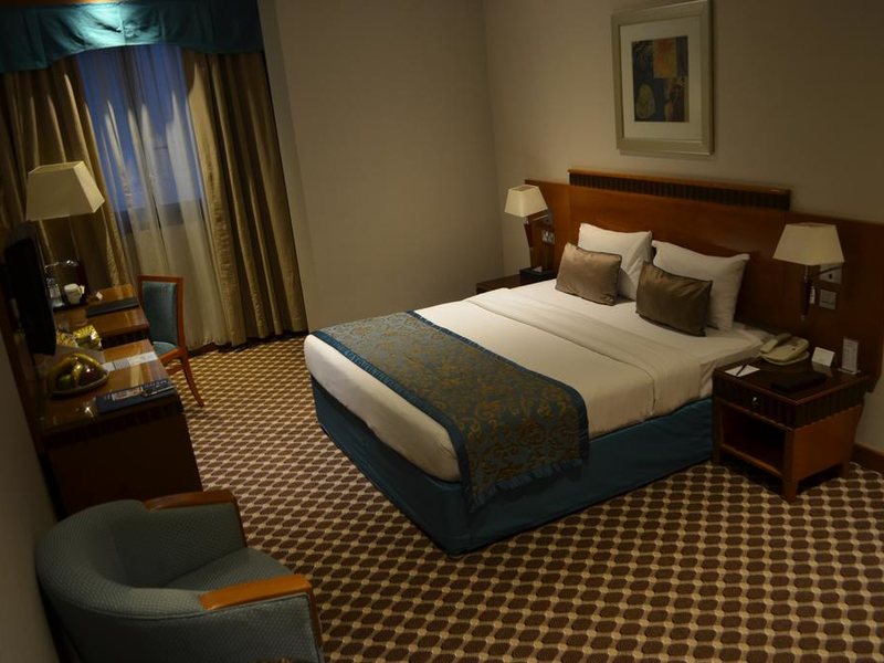 Golden Tulip Al Barsha 275414