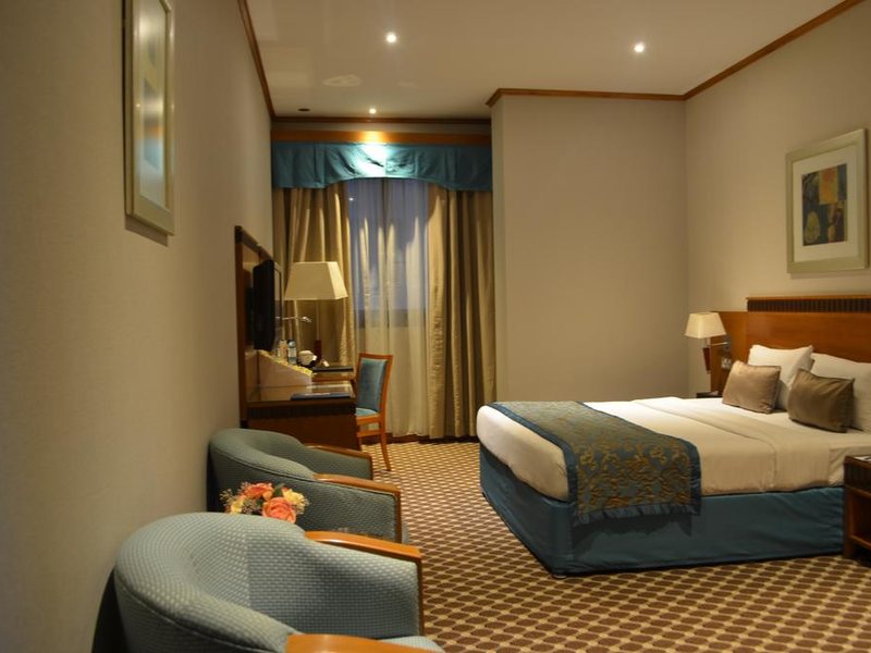 Golden Tulip Al Barsha 275415