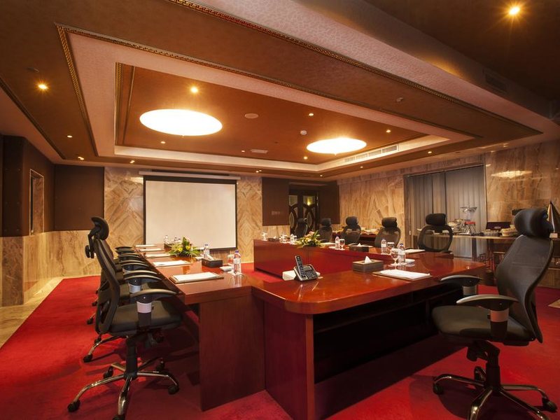 Golden Tulip Al Thanyah Hotel Apartment 193137