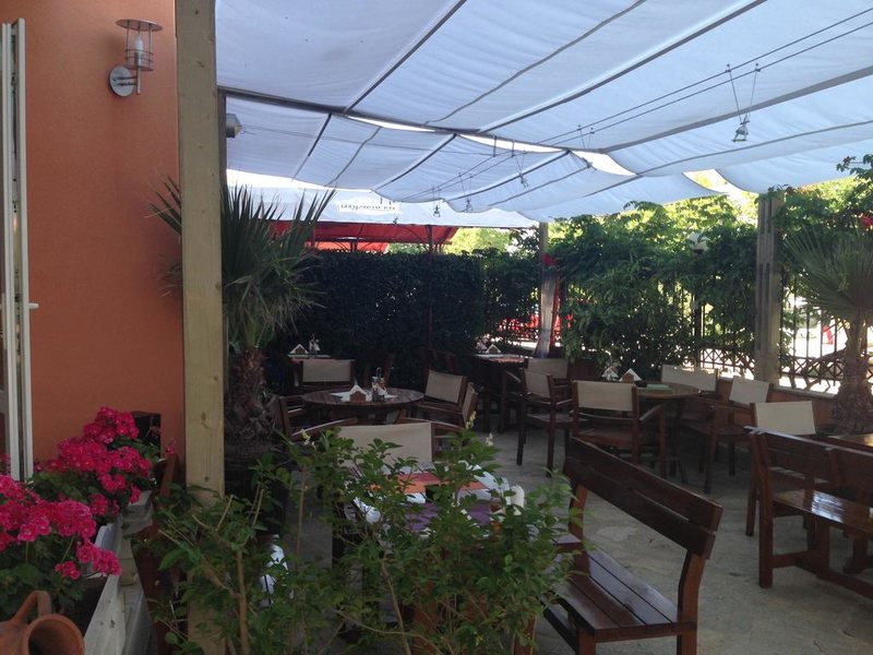 Gradina Complex   319186