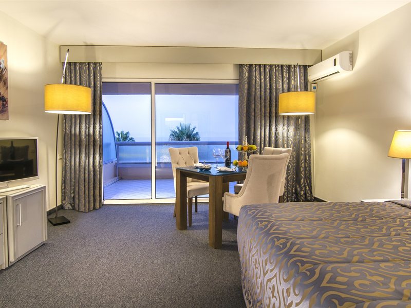 Grand Blue Sky 75523