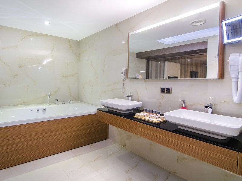 Grand Blue Sky 75528