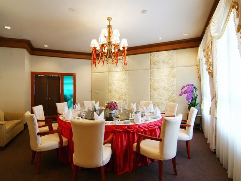 Grand Diamond Suites Hotel 152025