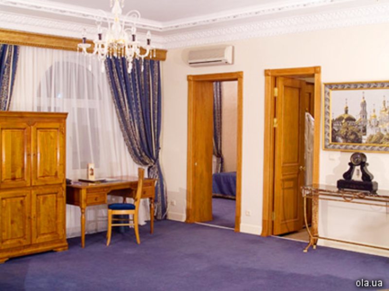 Grand Hotel Ukraine 12050