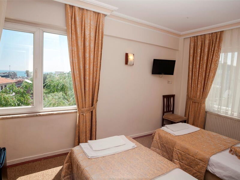 Grand Liza Hotel  241990
