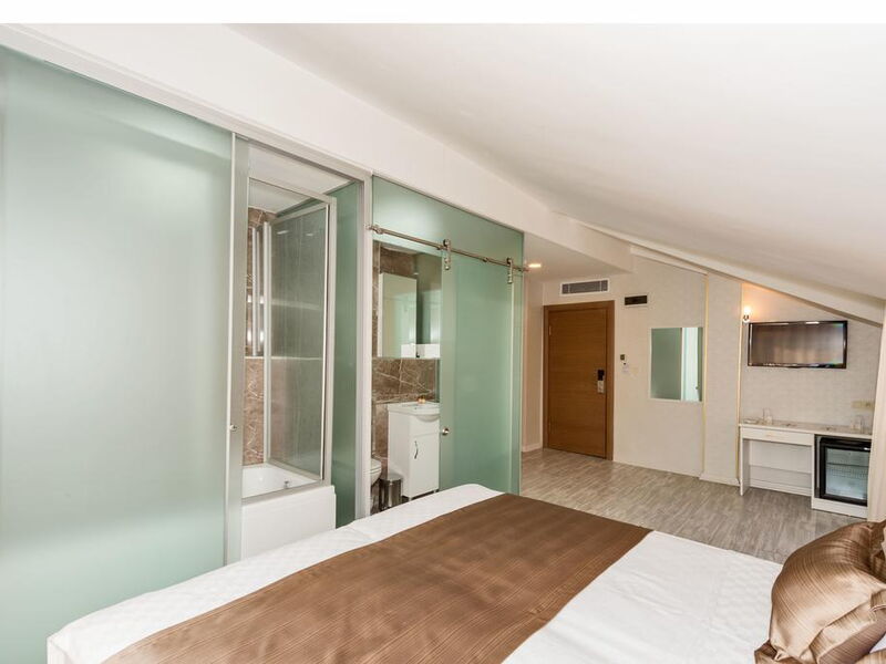 Grand Pamir Hotel  242000