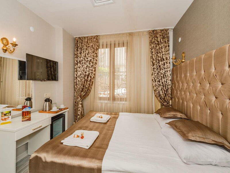 Grand Pamir Hotel  242007
