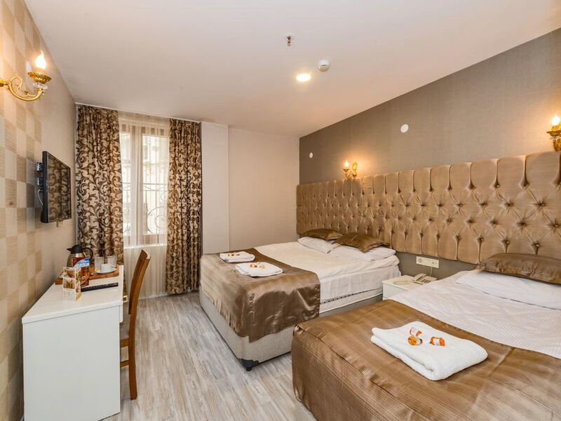 Grand Pamir Hotel  242010