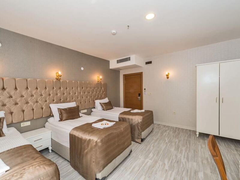 Grand Pamir Hotel  242011