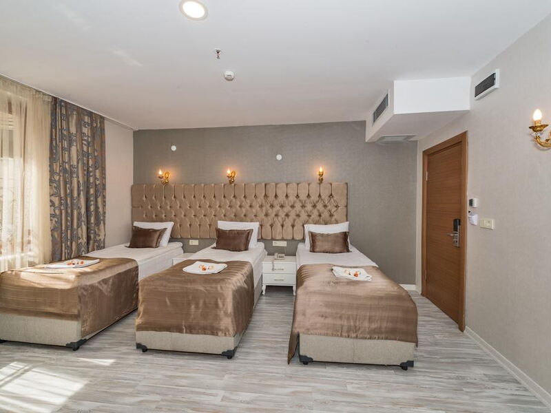 Grand Pamir Hotel  242018