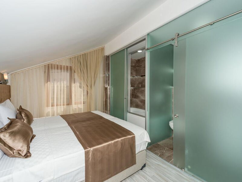Grand Pamir Hotel  242028
