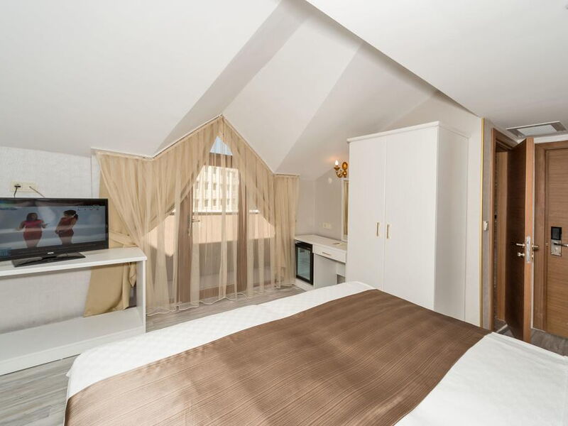 Grand Pamir Hotel  242030