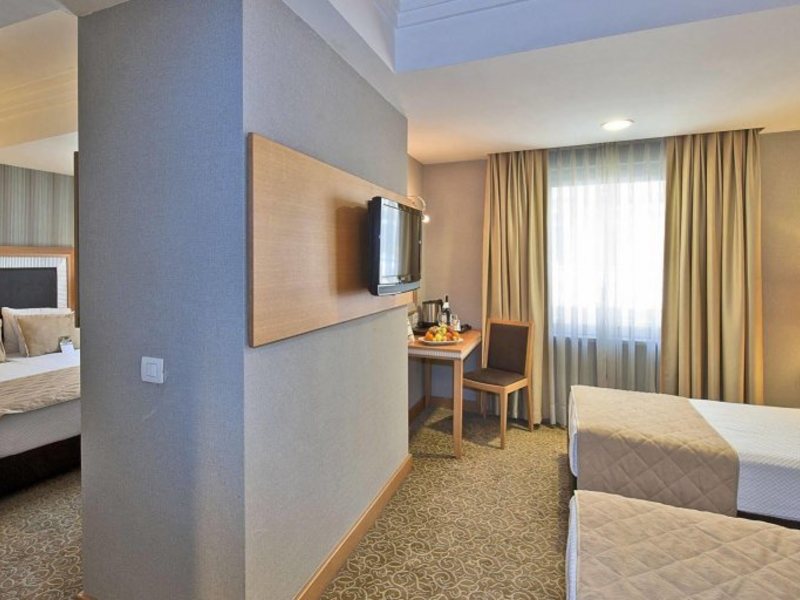 Grand S Hotel  282323