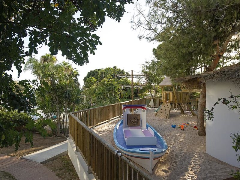 Grecian Sands Beach Hotel 205731