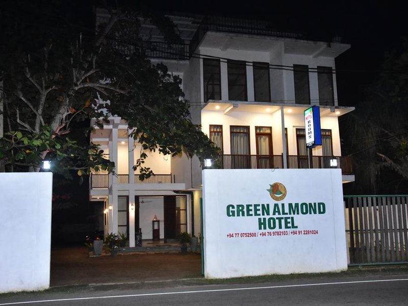 Green Almond Hotel 320797