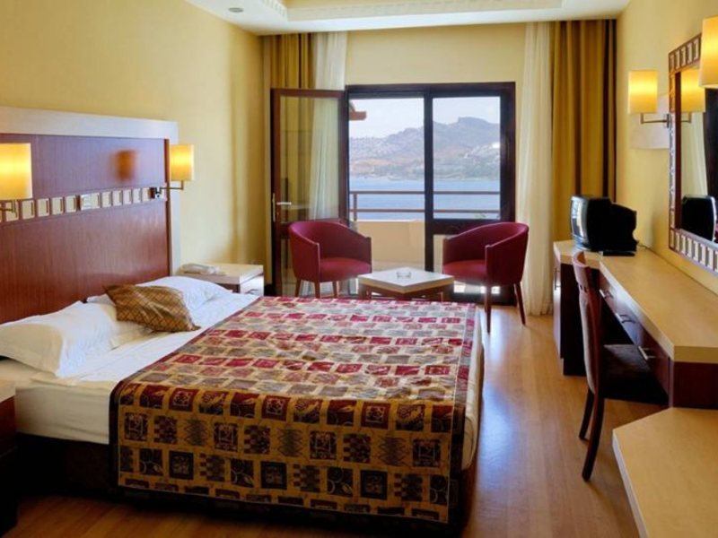 Green Beach Resort 77075