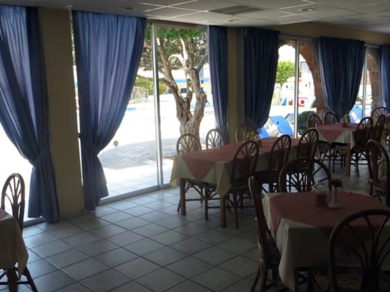 Green Bungalows 100732