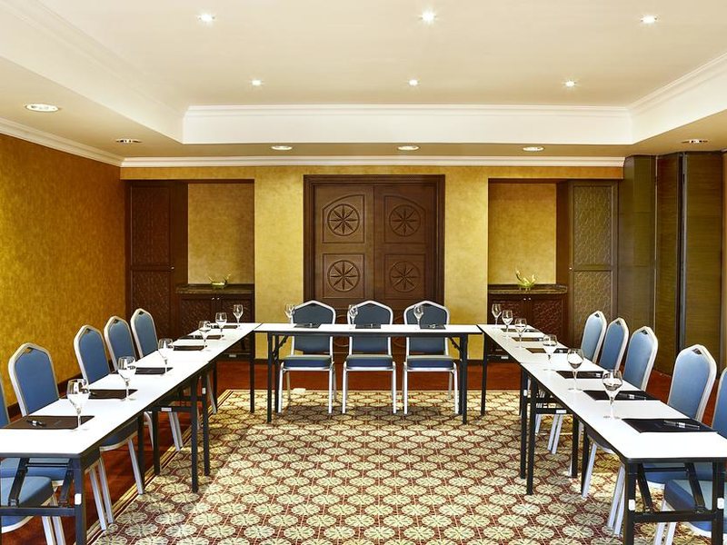 Hilton Alexandria King s Ranch 235616