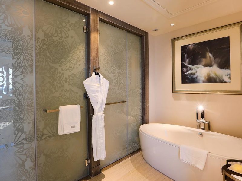 Hilton Dubai Al Habtoor City (ех 204181