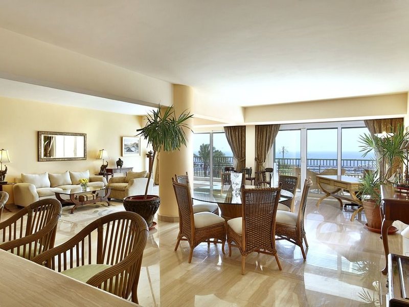 Hilton Waterfalls 124825