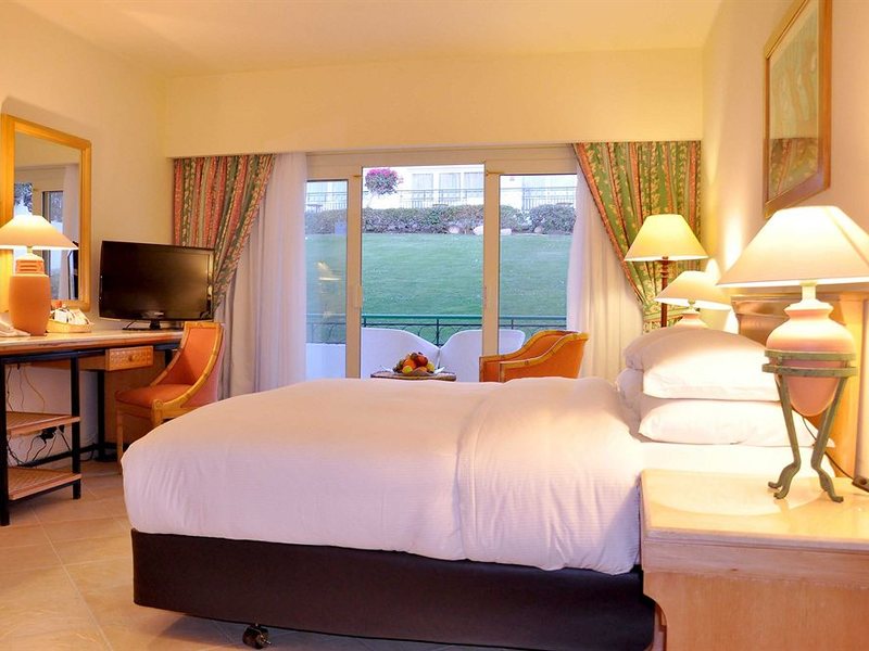 Hilton Waterfalls 124845