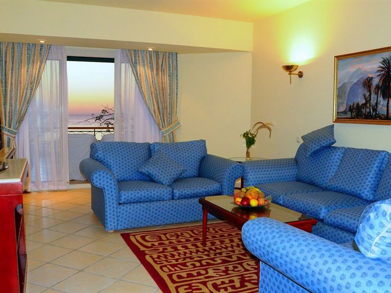 Hilton Waterfalls 124849