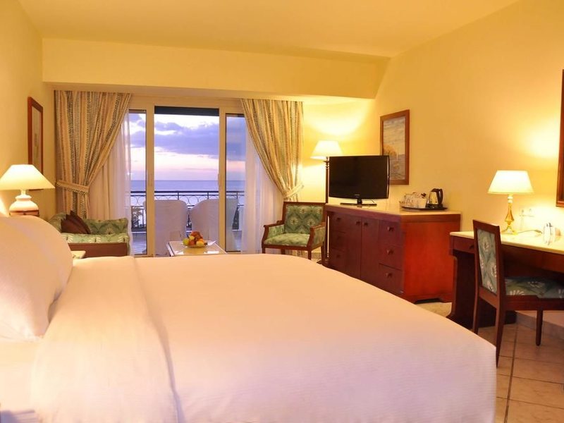 Hilton Waterfalls 124855