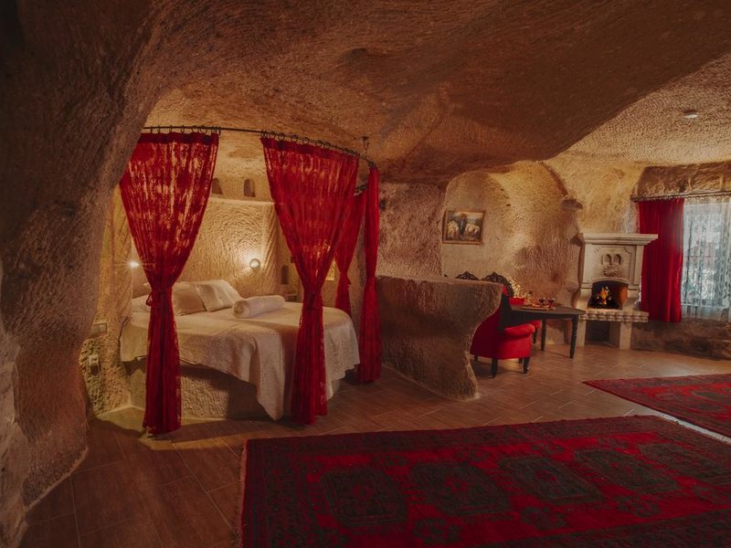 Holiday Cave Hotel  304359