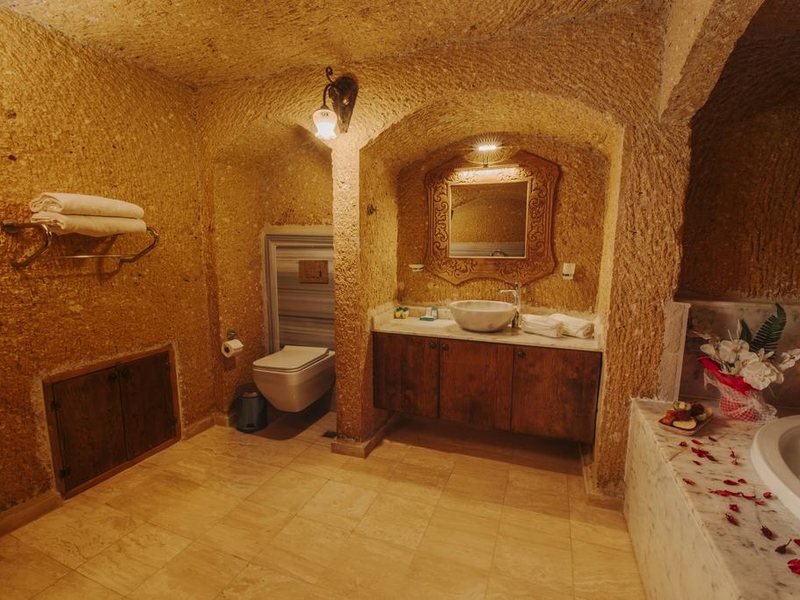 Holiday Cave Hotel  304360