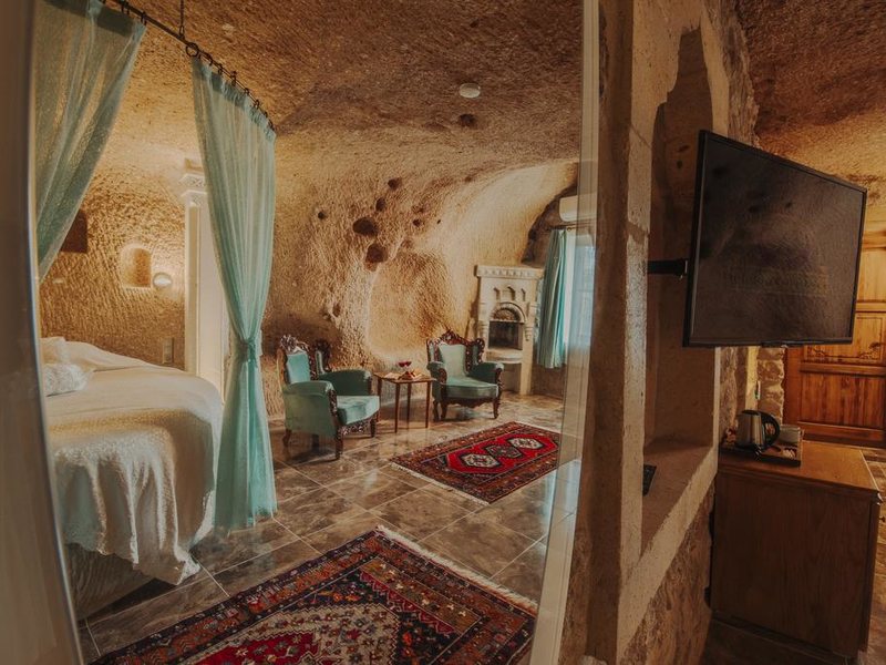 Holiday Cave Hotel  304363