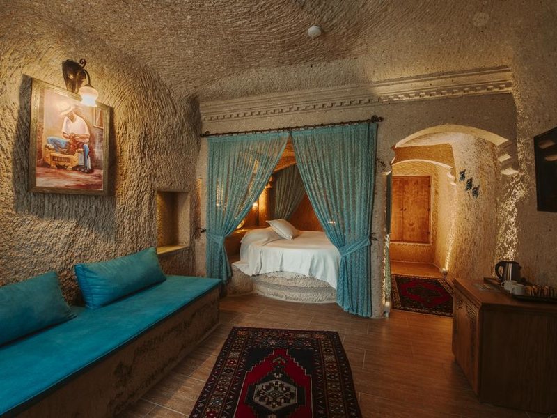 Holiday Cave Hotel  304365