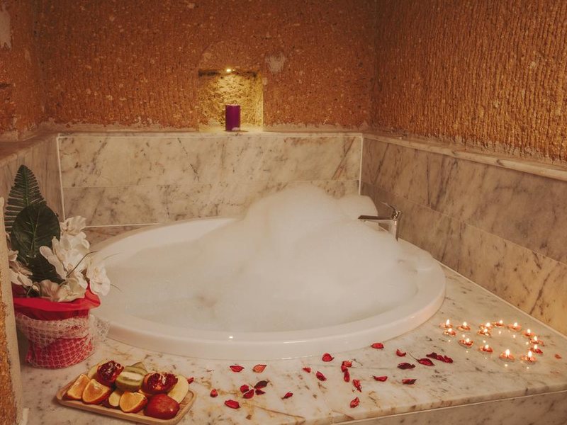 Holiday Cave Hotel  304366