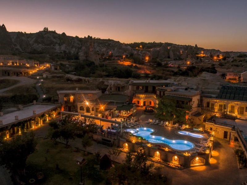 Holiday Cave Hotel  304368