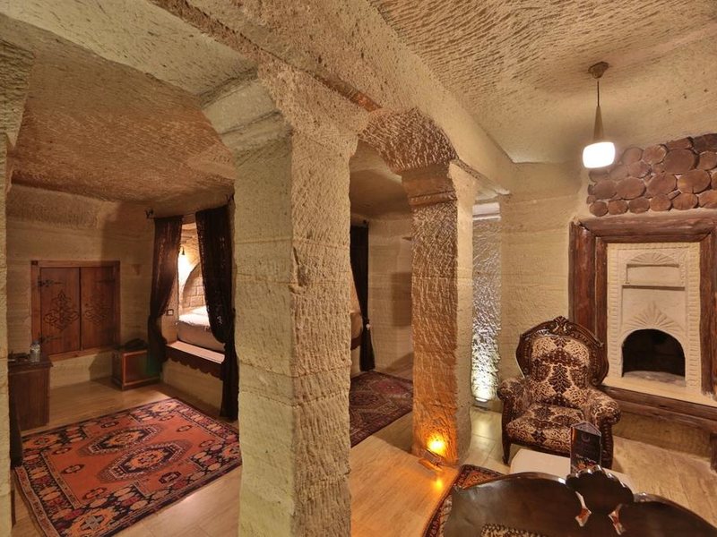 Holiday Cave Hotel  304370