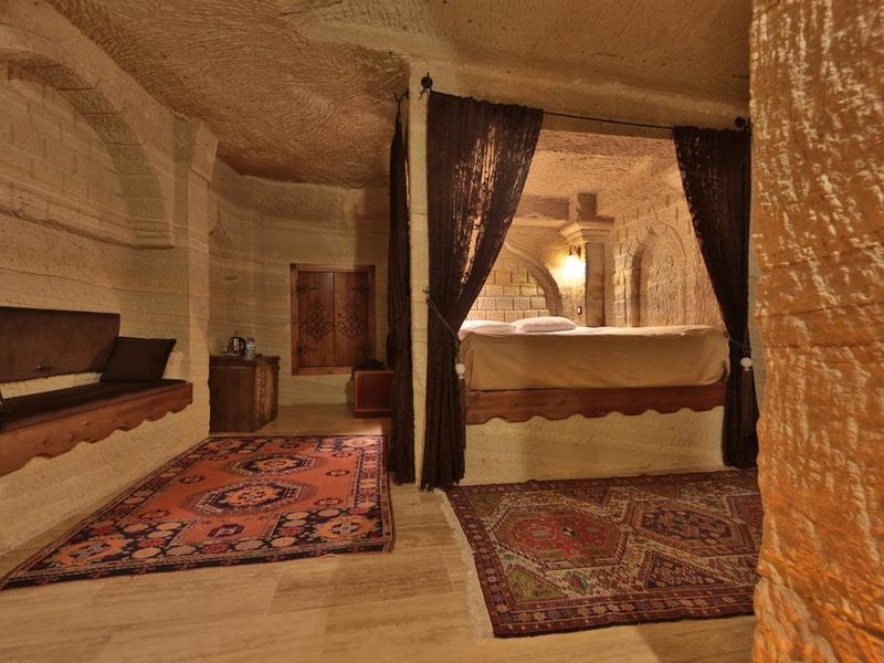 Holiday Cave Hotel  304371