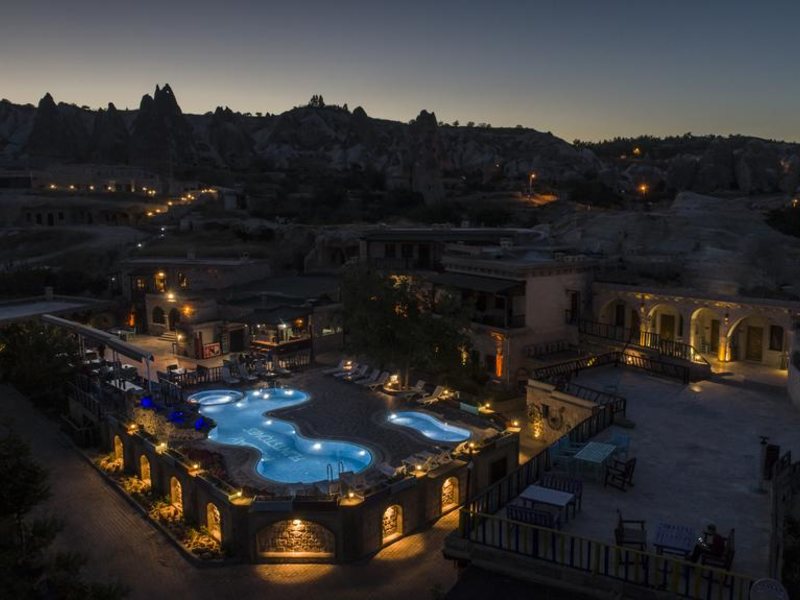 Holiday Cave Hotel  304374