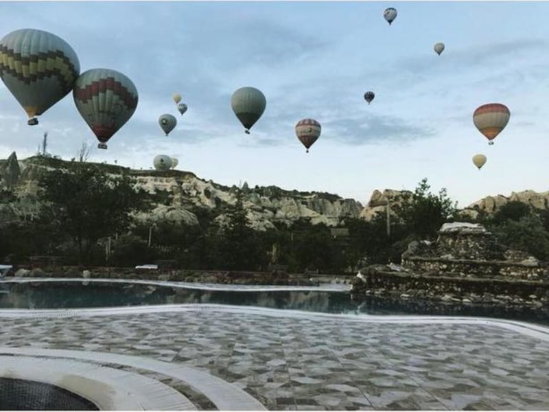 Holiday Cave Hotel  304376