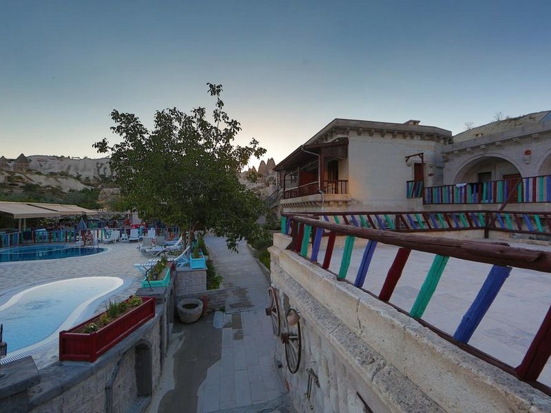 Holiday Cave Hotel  304377