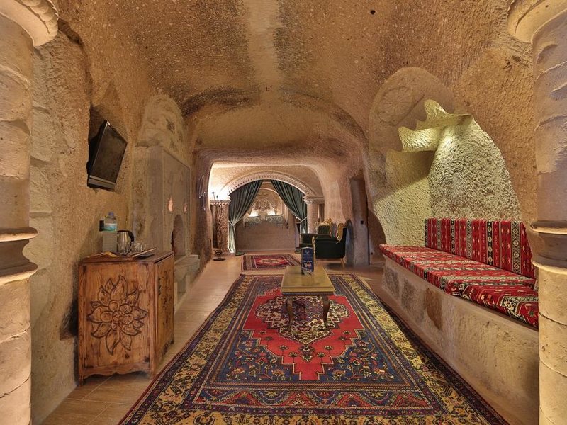 Holiday Cave Hotel  304380