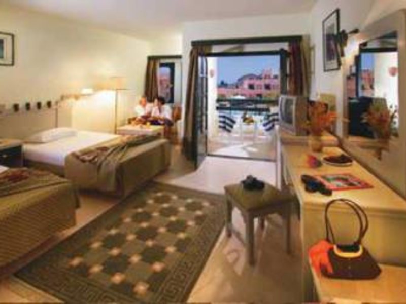 Holiday Inn Amphoras 27575