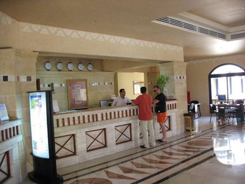 Holiday Inn Amphoras 27579