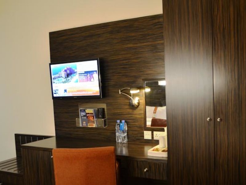 Holiday Inn Express Dubai Internet City  119274